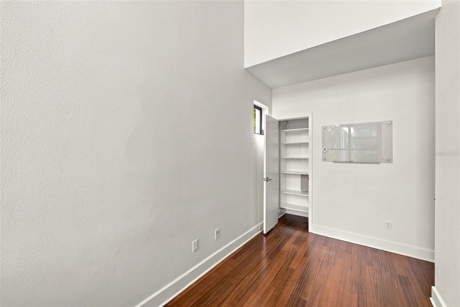 and a closet and door making it a possible 4th bedroom - 213 S MOODY AVE #1, TAMPA