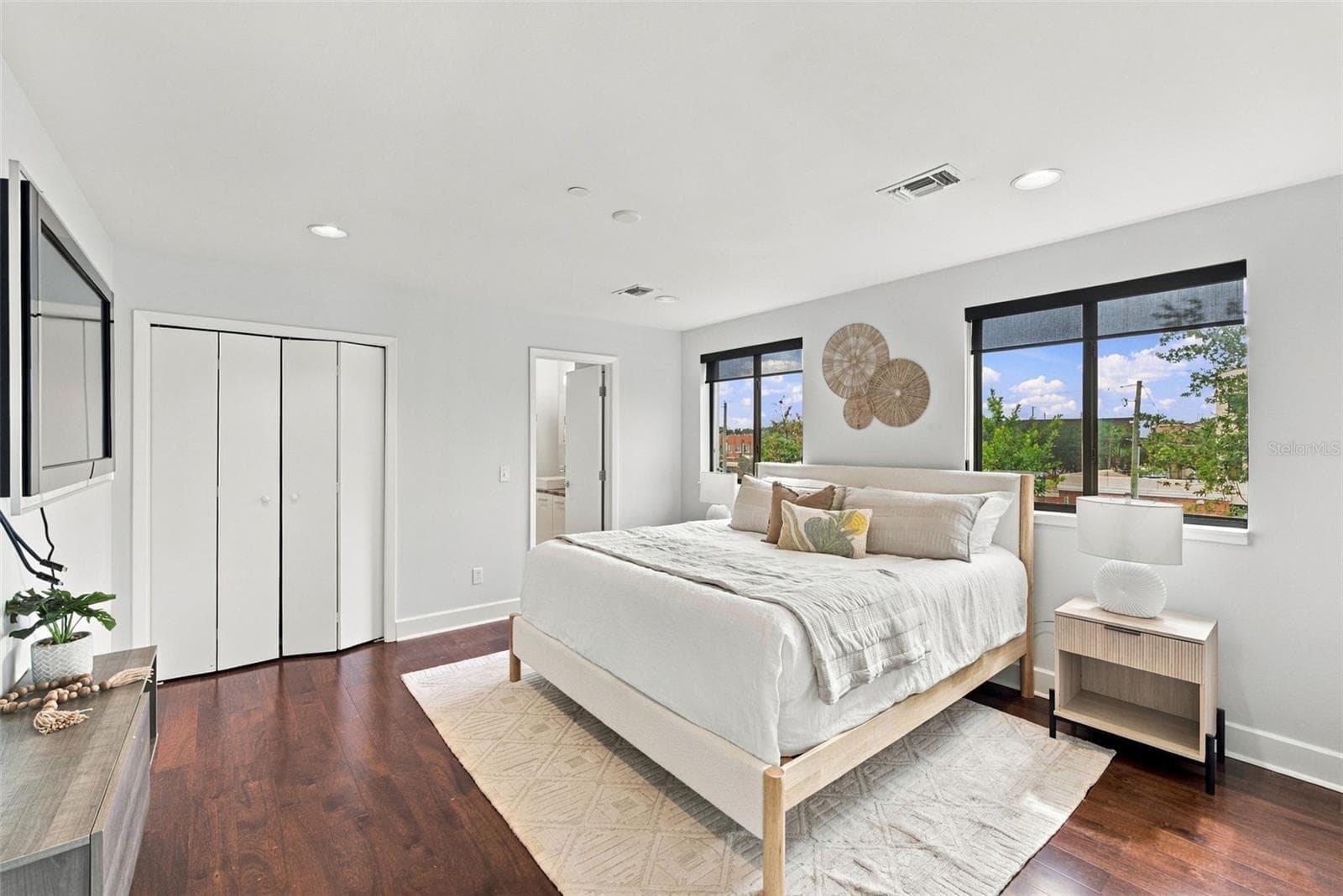 Welcome to your spacious primary suite - 213 S MOODY AVE #1, TAMPA