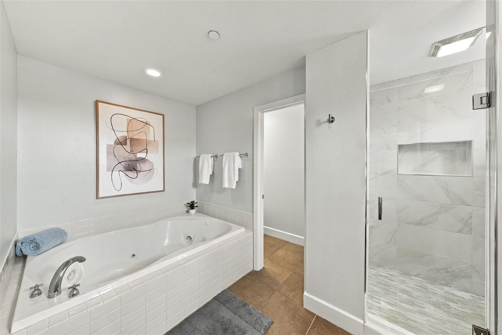 Spa like soaking tub - 213 S MOODY AVE #1, TAMPA