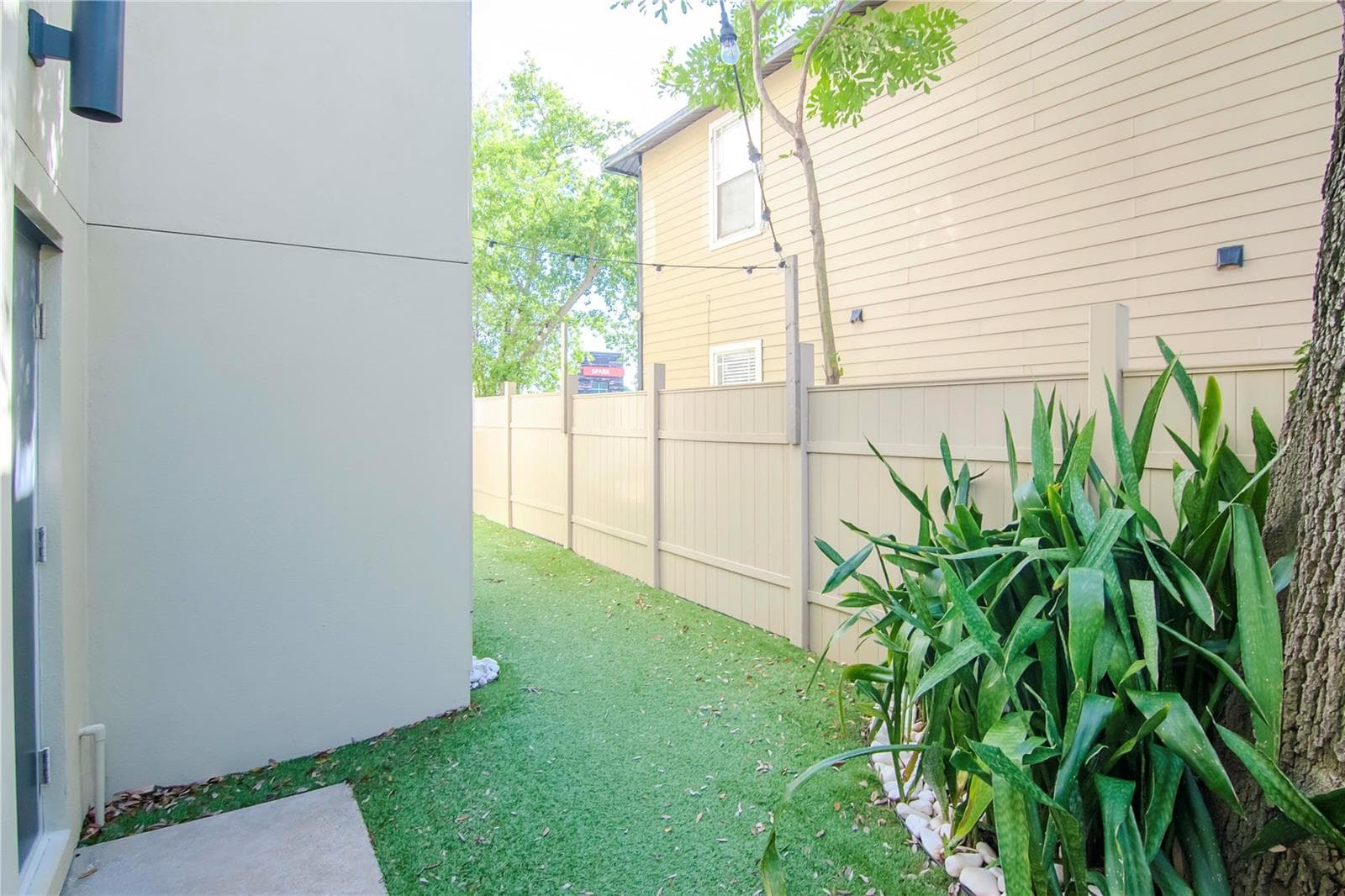 offering privacy and space to play - 213 S MOODY AVE #1, TAMPA