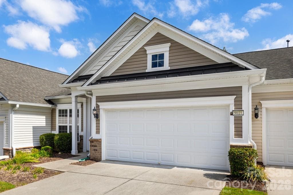 2 car garage with room for 2 additional cars in the driveway - 9018 Smokey Hill Lane, Indian Land