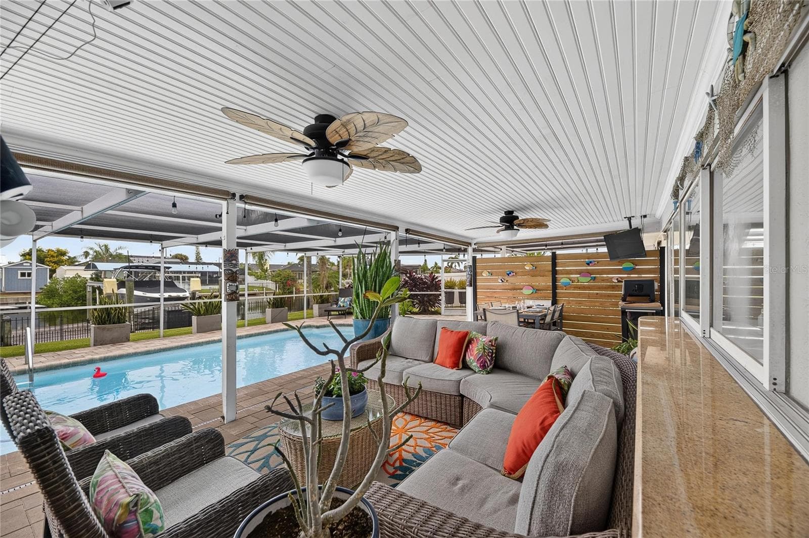 Seat Comfortably With A Cold Drink or Cocktail & Watch The Sunsets! - 6510 SOLITAIRE PALM WAY, APOLLO BEACH