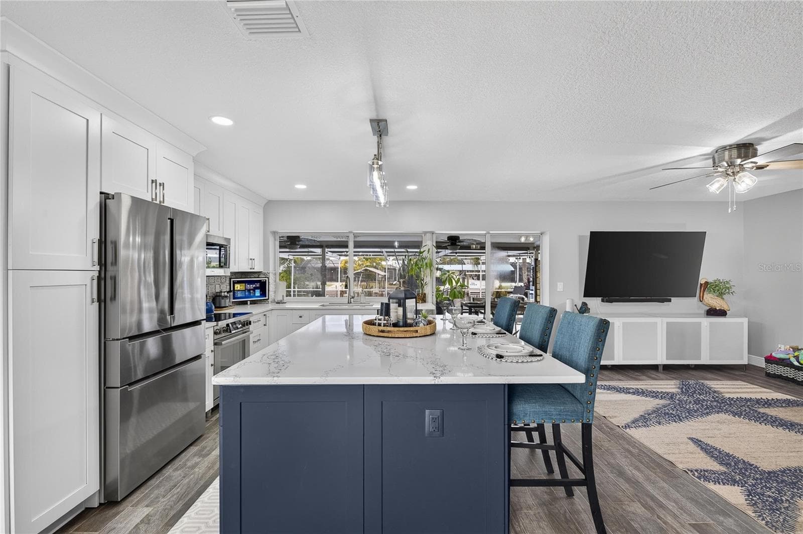 Large Center Island With Quartz Counter & A Roomy Sized Breakfast/Snack Bar! - 6510 SOLITAIRE PALM WAY, APOLLO BEACH