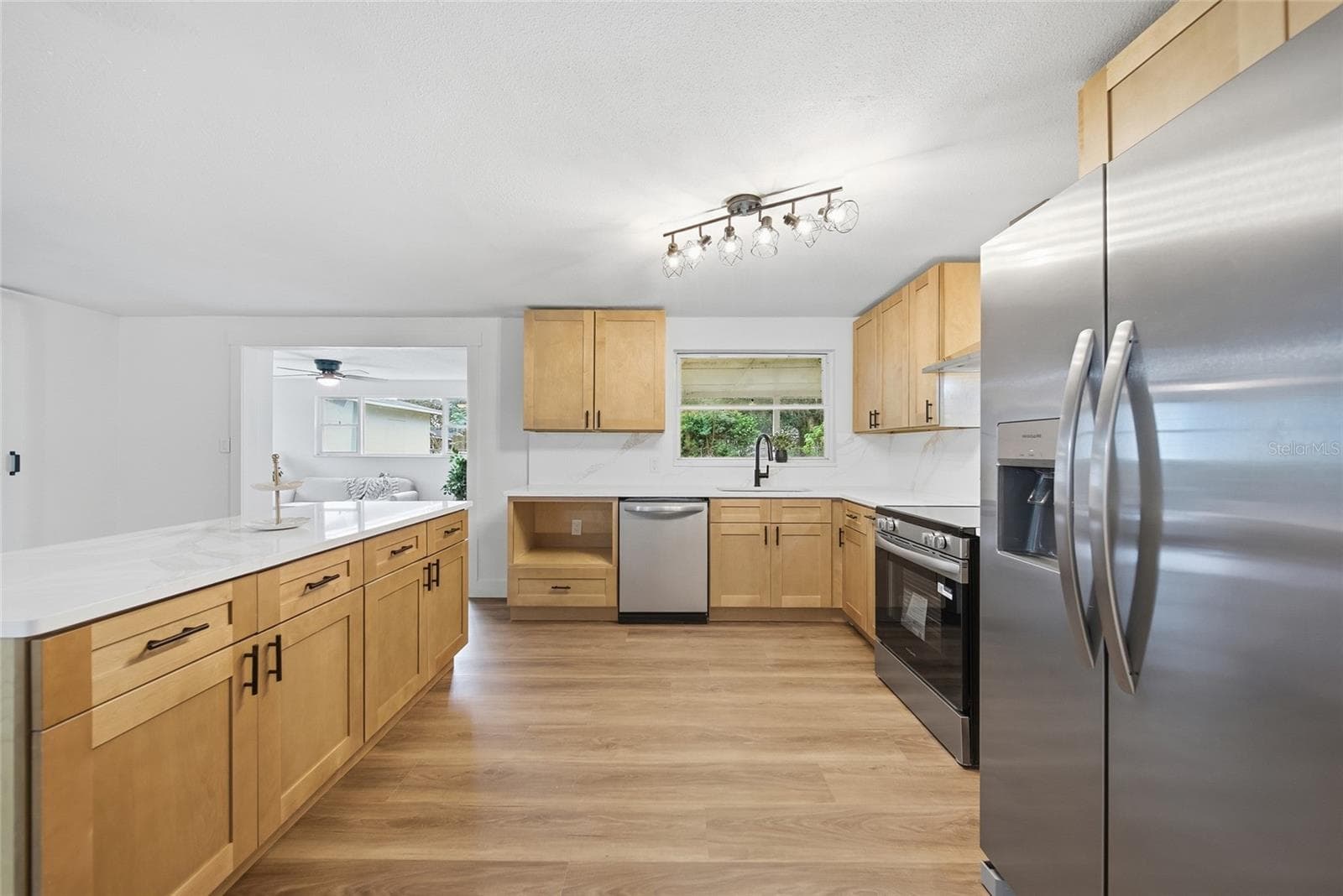 Single Family Residence at 3027 REDWOOD AVE, LAKELAND, photo 6 of 31