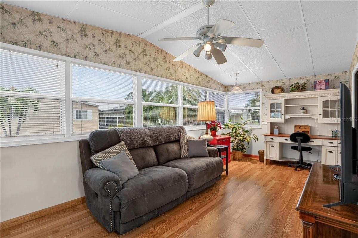 Manufactured Home at 808 53RD AVE E #283, BRADENTON, photo 6 of 33
