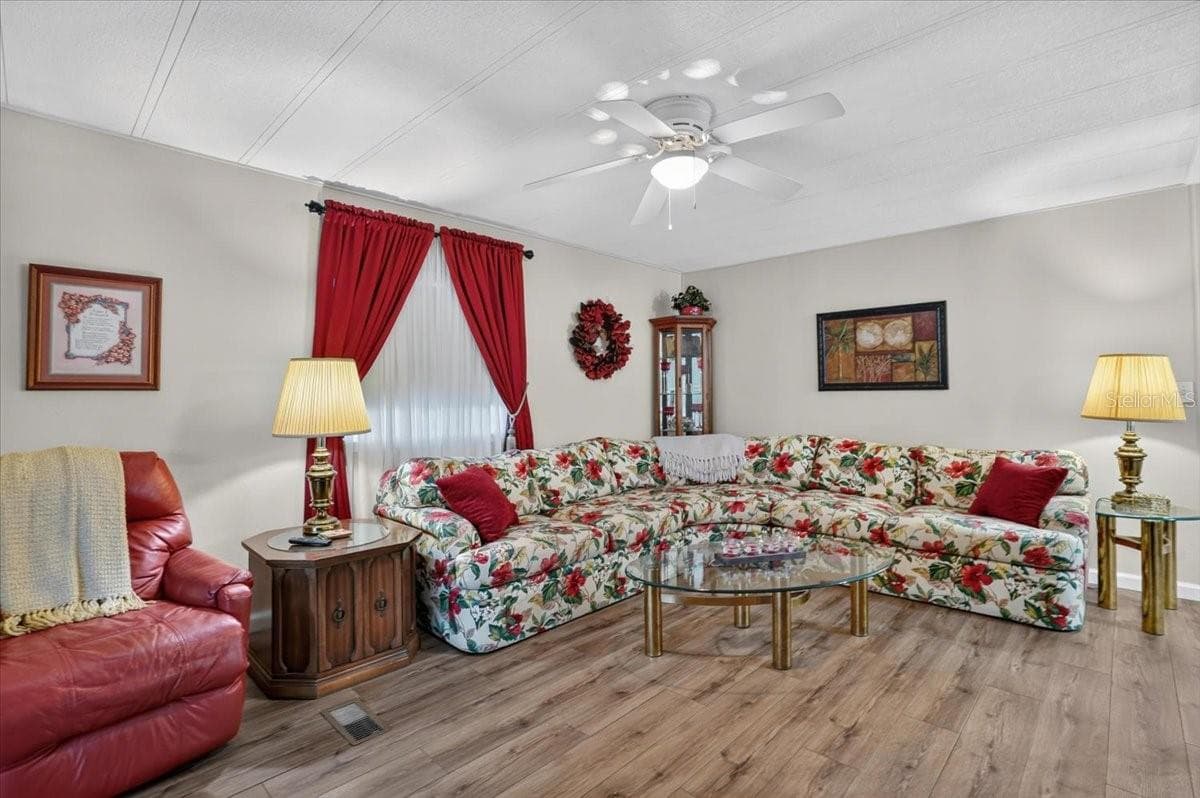 Manufactured Home at 808 53RD AVE E #283, BRADENTON, photo 12 of 33