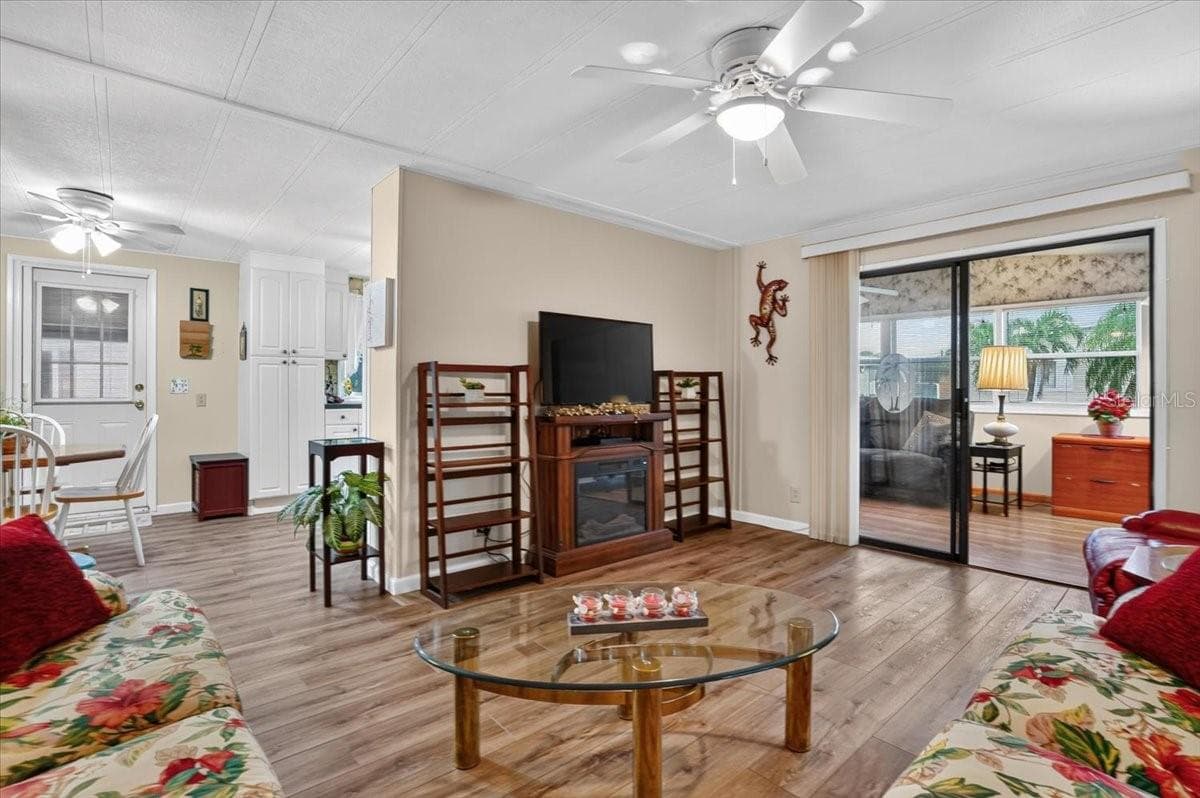 Manufactured Home at 808 53RD AVE E #283, BRADENTON, photo 14 of 33