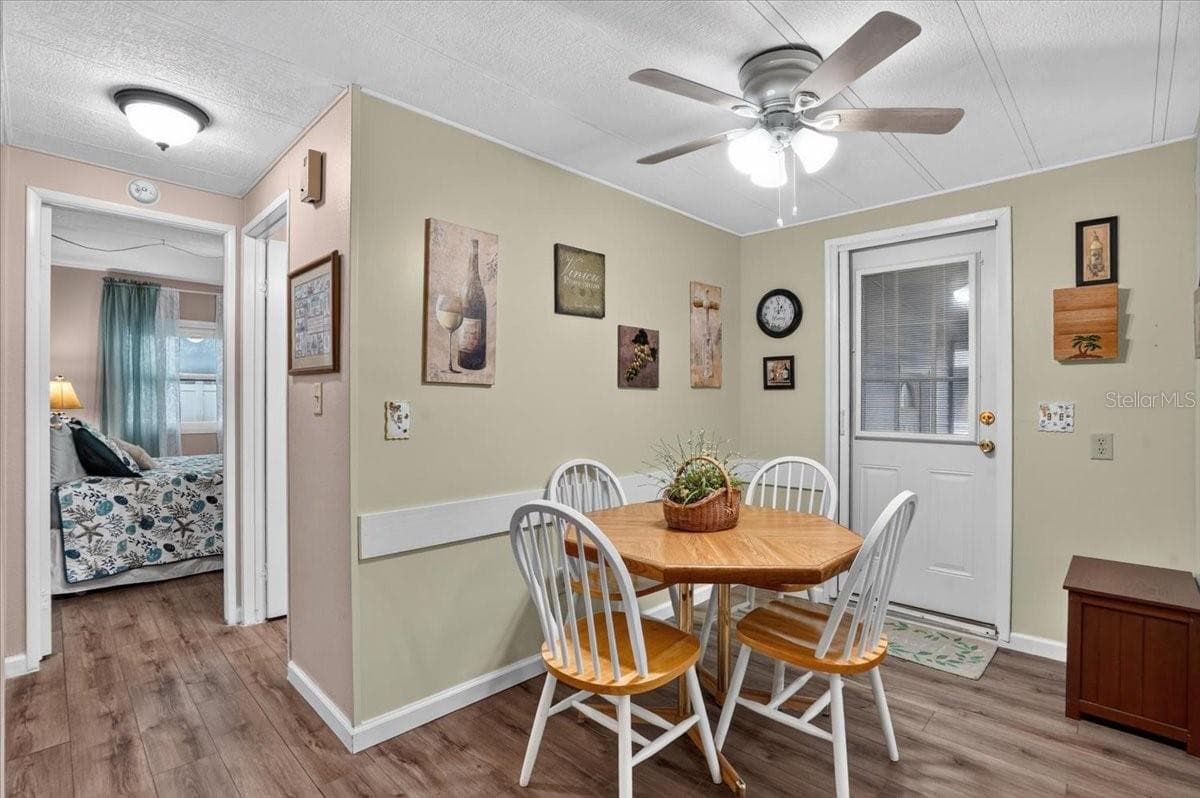 Manufactured Home at 808 53RD AVE E #283, BRADENTON, photo 15 of 33