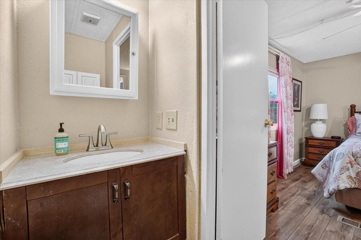Manufactured Home at 808 53RD AVE E #283, BRADENTON, photo 29 of 33