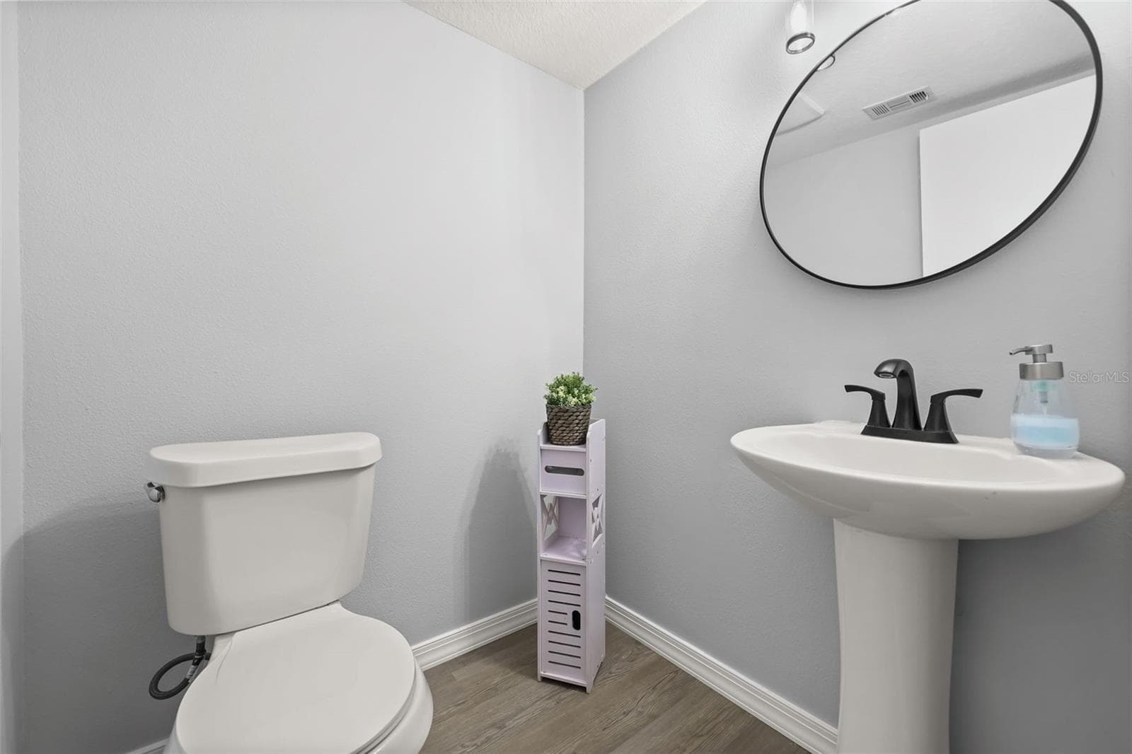 Downstairs half bathroom - 627 CLEARN CT, WINTER SPRINGS