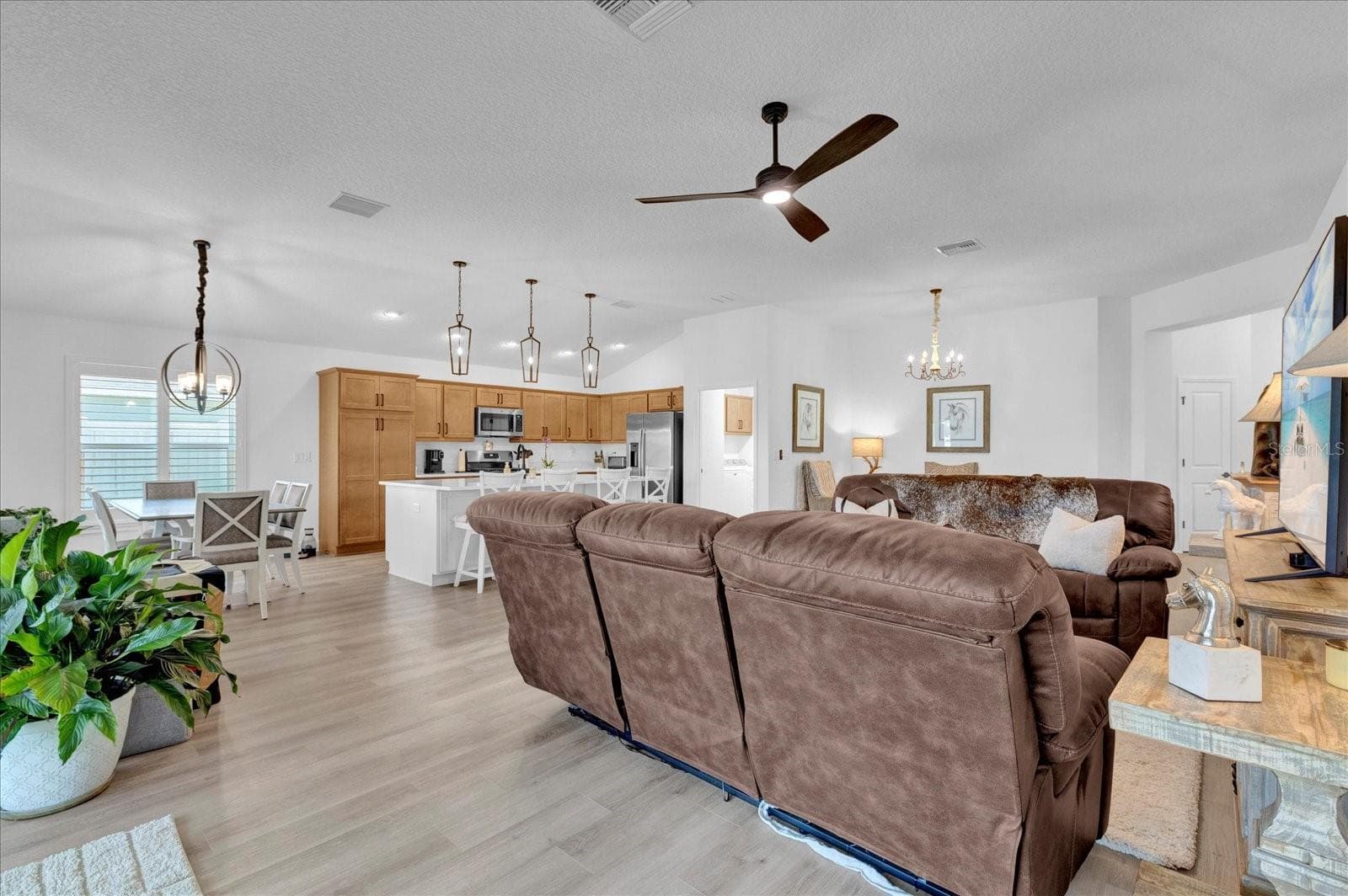 Single Family Residence at 1393 KENNETH ST, THE VILLAGES, photo 9 of 37