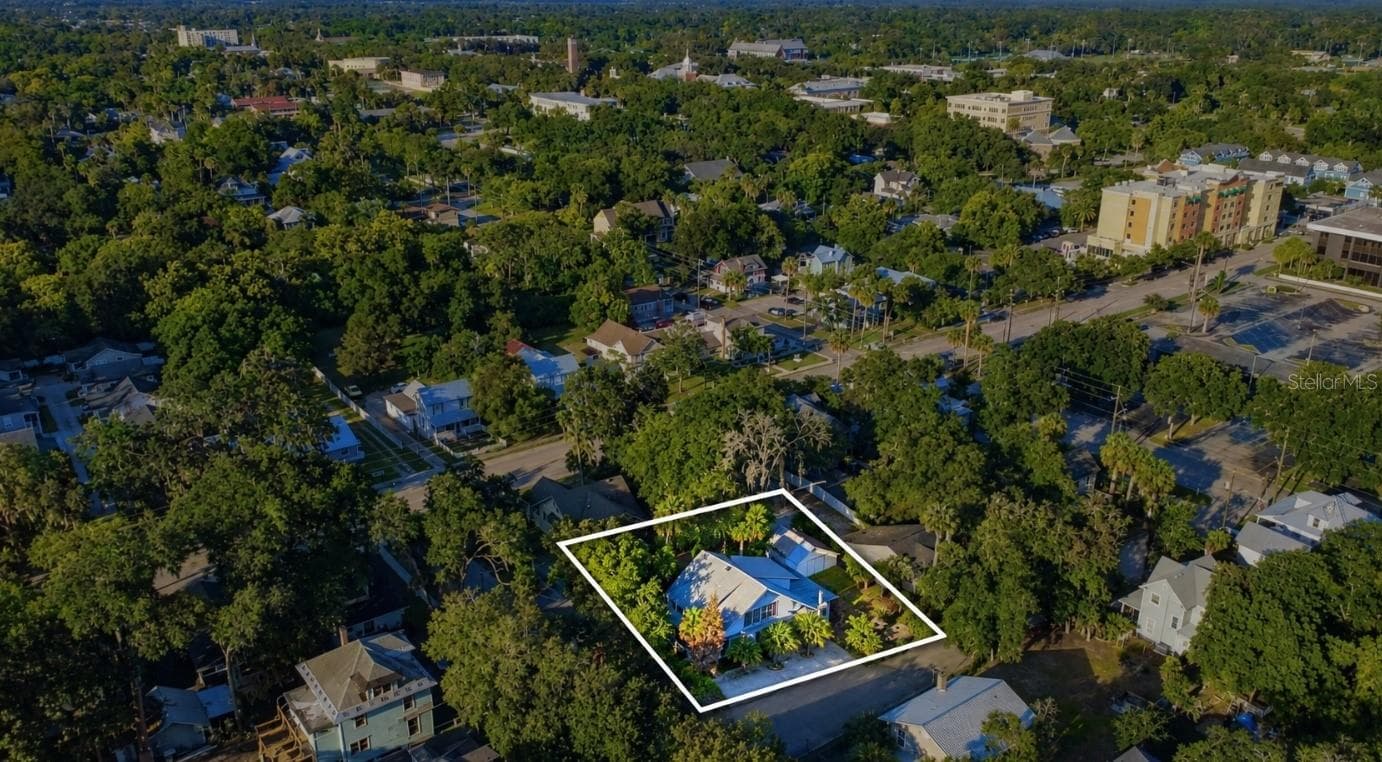 APPROX PROPERTY OUTLINE - 235 N SANS SOUCI AVE, DELAND