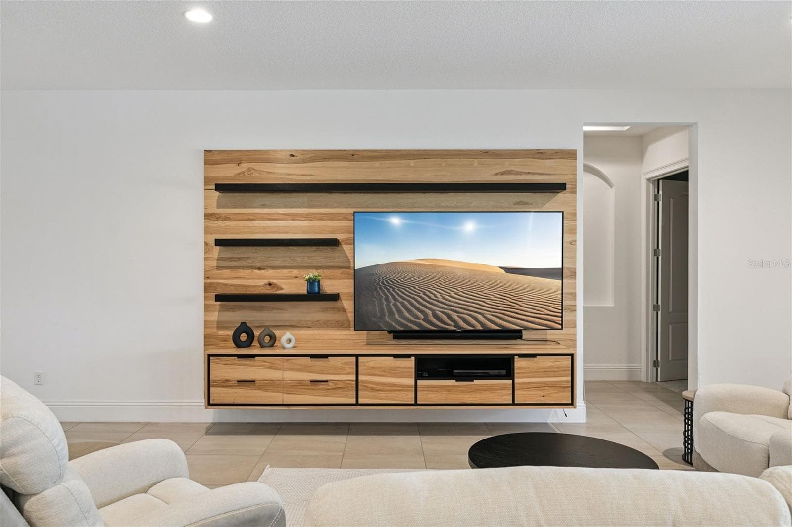 Built-in Entertainment Center - 10840 MOBBERLEY CIR, ORLANDO