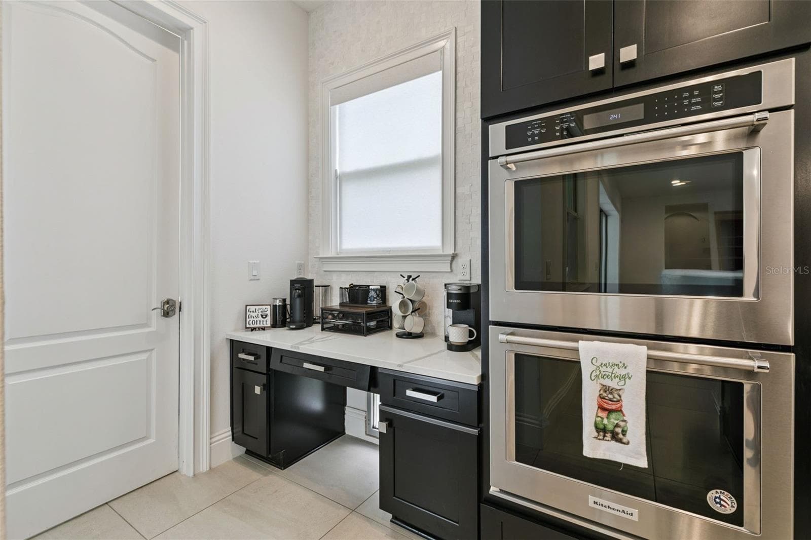 Built-in Desk/Coffee Station - 10840 MOBBERLEY CIR, ORLANDO