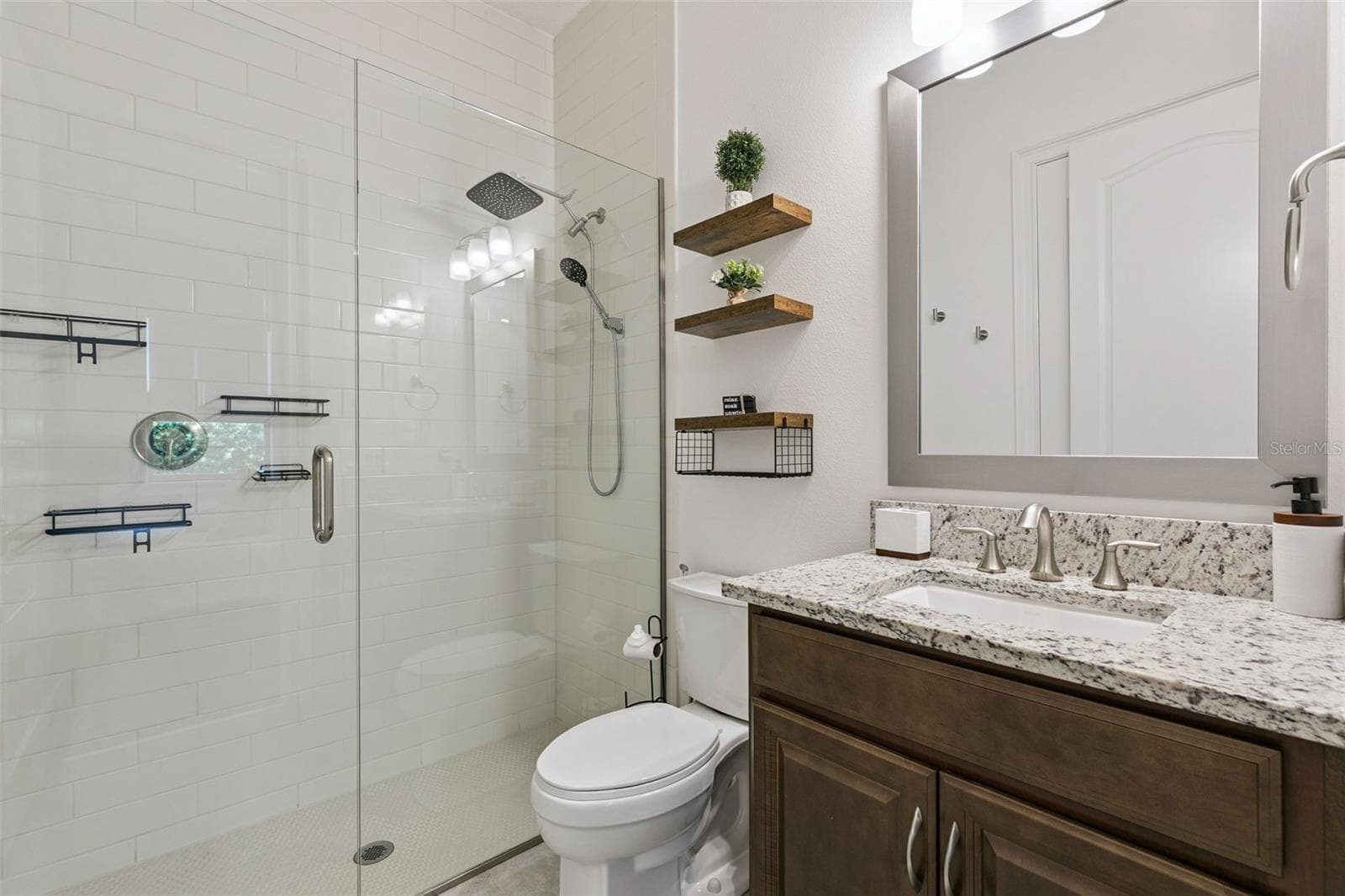 En-suite Bathroom - 10840 MOBBERLEY CIR, ORLANDO