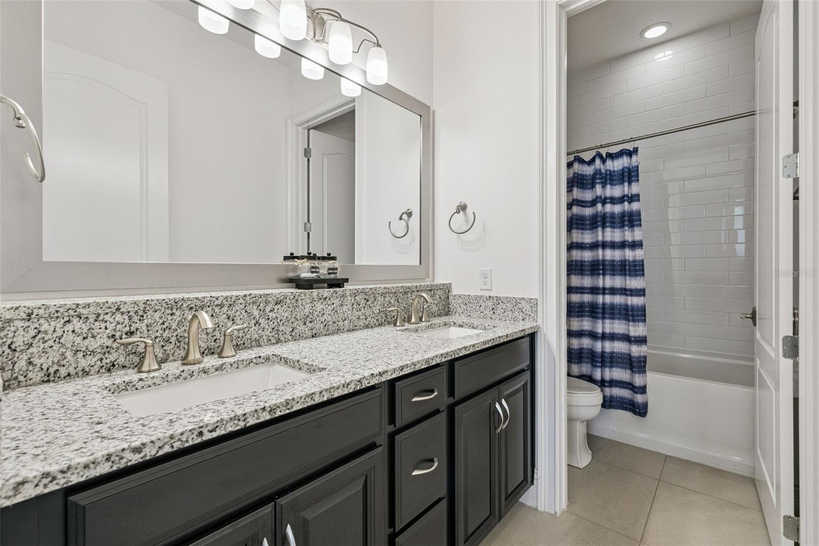 Guest Bathroom - 10840 MOBBERLEY CIR, ORLANDO