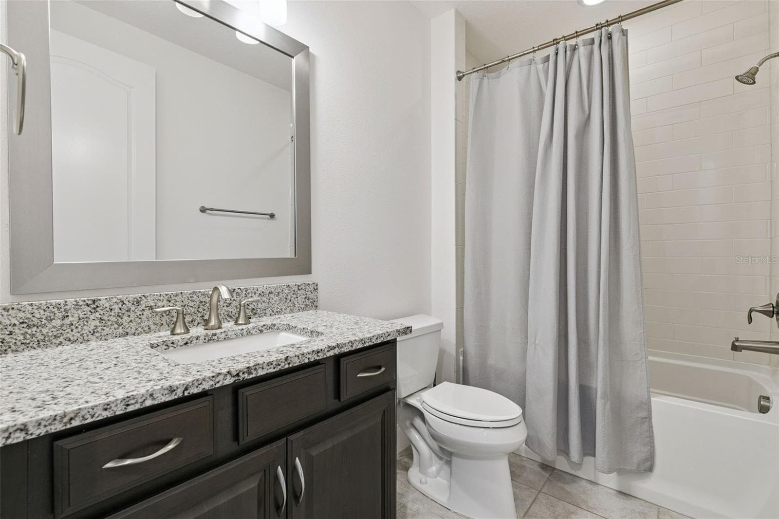 En-suite Bathroom - 10840 MOBBERLEY CIR, ORLANDO