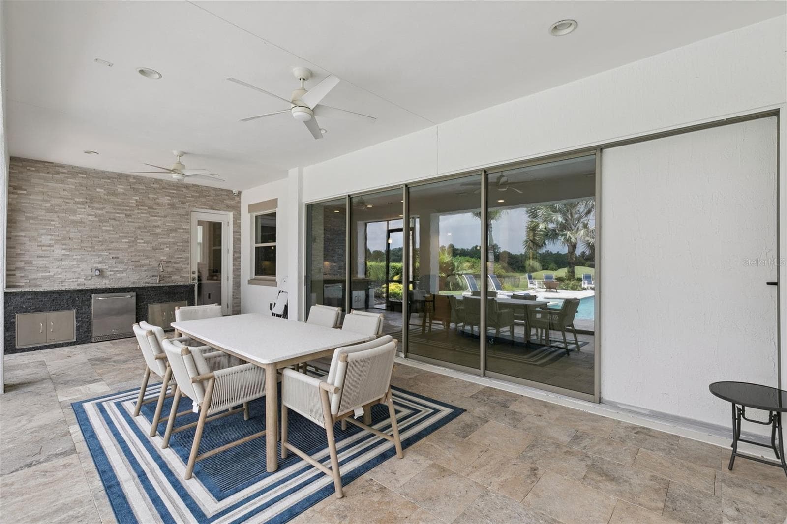 Lanai with Phantom retractable screens - 10840 MOBBERLEY CIR, ORLANDO