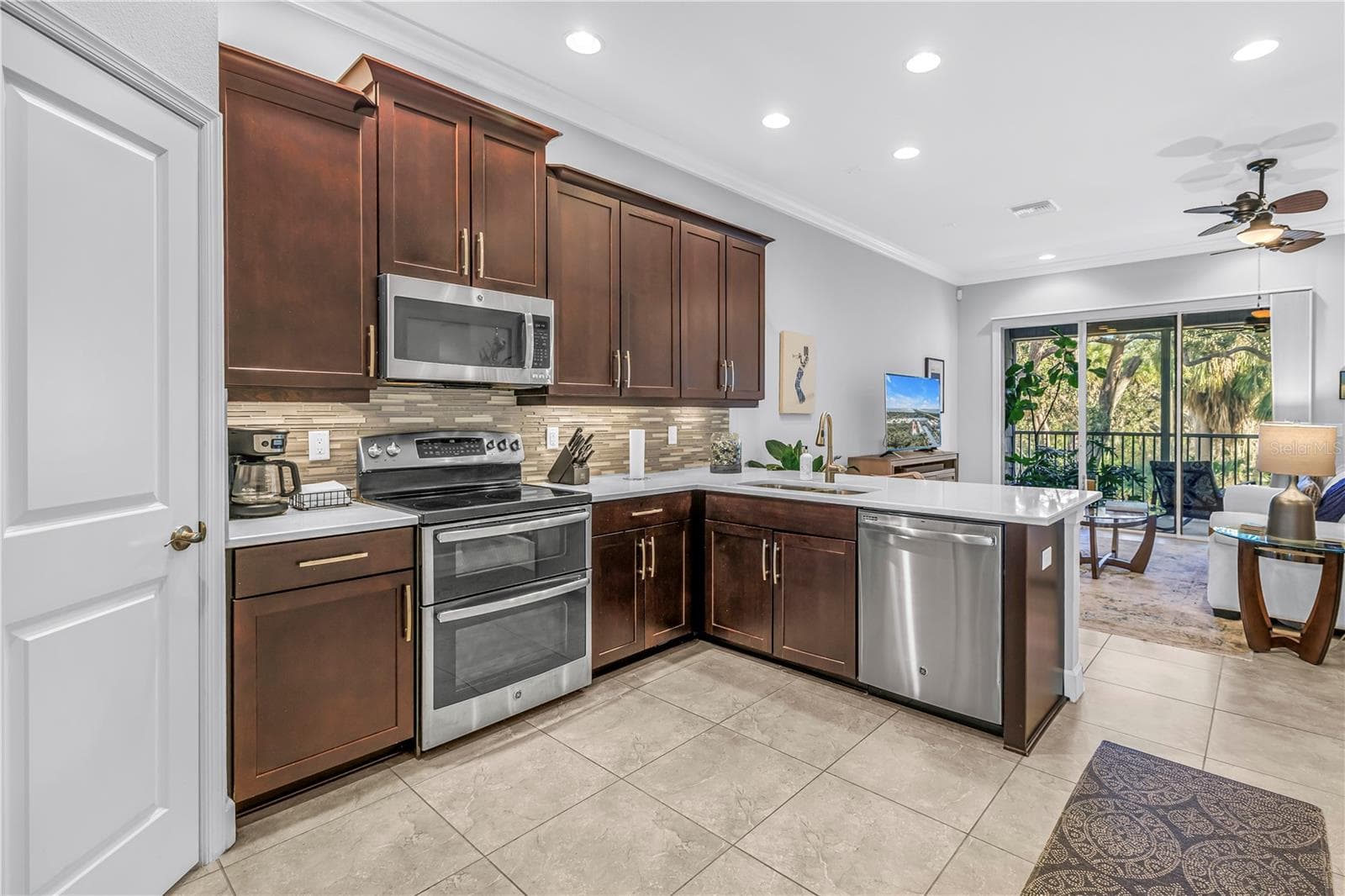 Townhouse at 5930 ANCHROAGE WAY S, ST PETERSBURG, photo 8 of 94