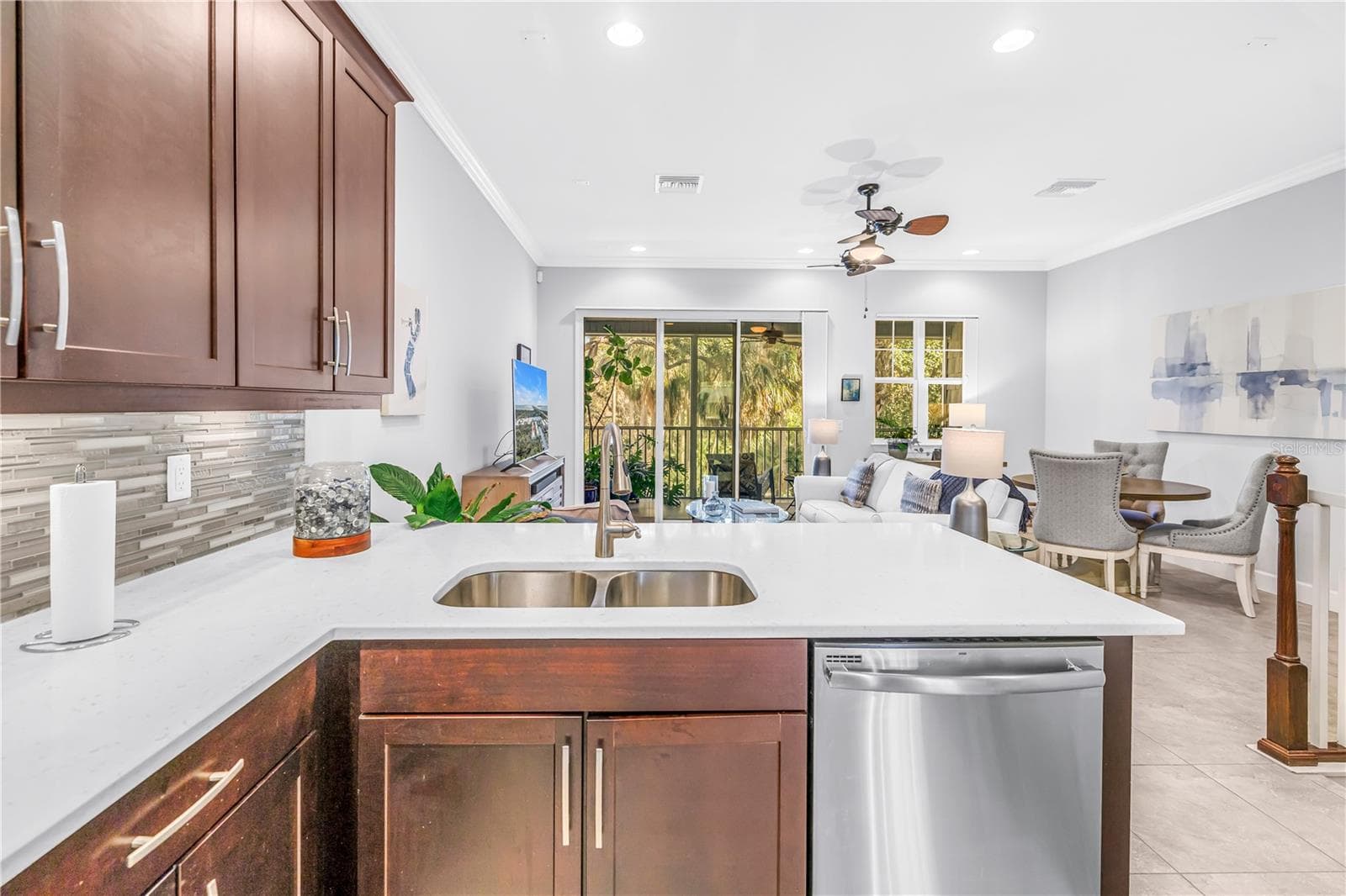 Townhouse at 5930 ANCHROAGE WAY S, ST PETERSBURG, photo 9 of 94
