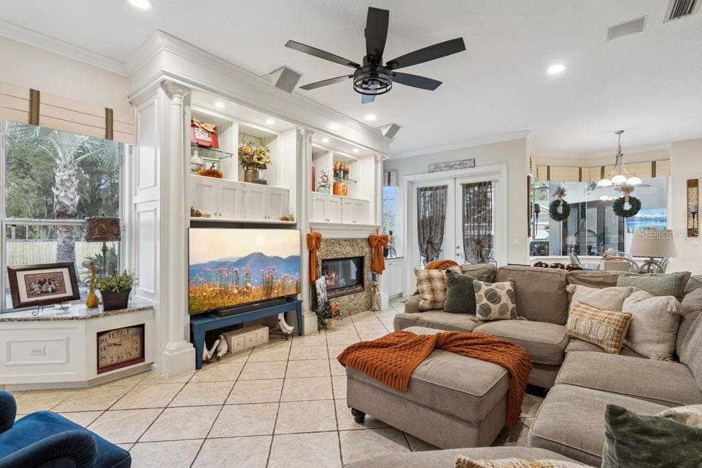 Family Room - 1066 CEASARS CT, MOUNT DORA