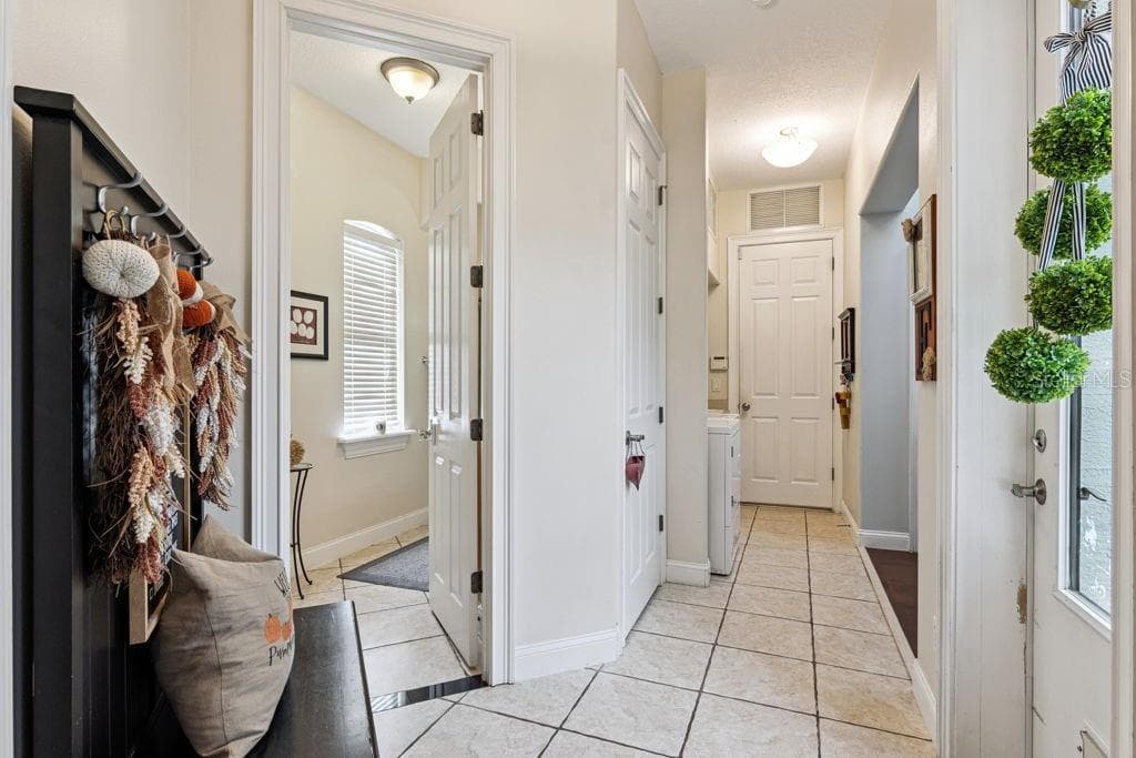 Single Family Residence at 1066 CEASARS CT, MOUNT DORA, photo 25 of 38