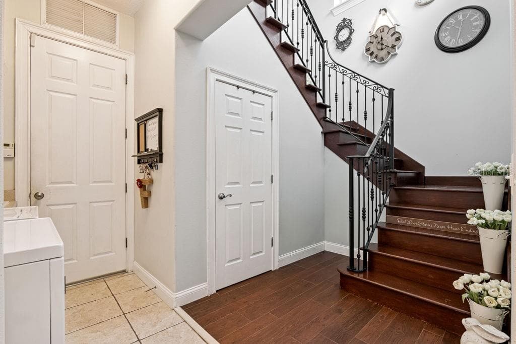 Door to garage and stairway to 2nd floor - 1066 CEASARS CT, MOUNT DORA