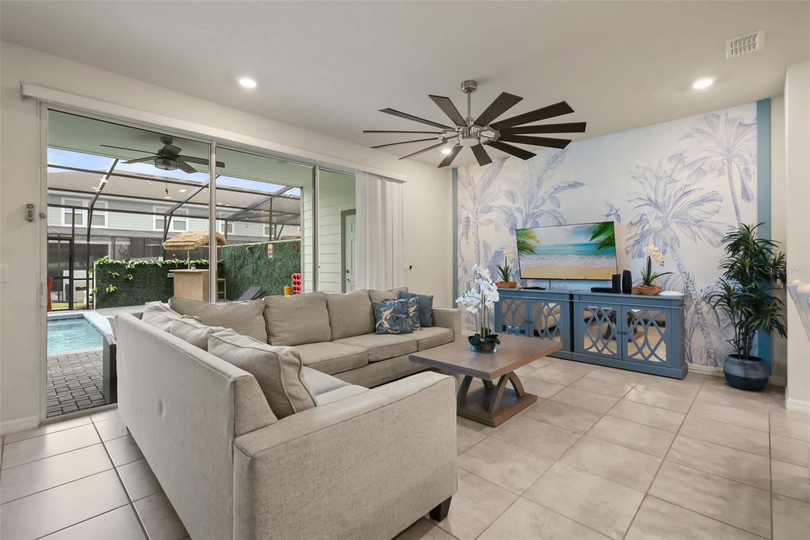 Living room - 4186 LANA AVE, DAVENPORT