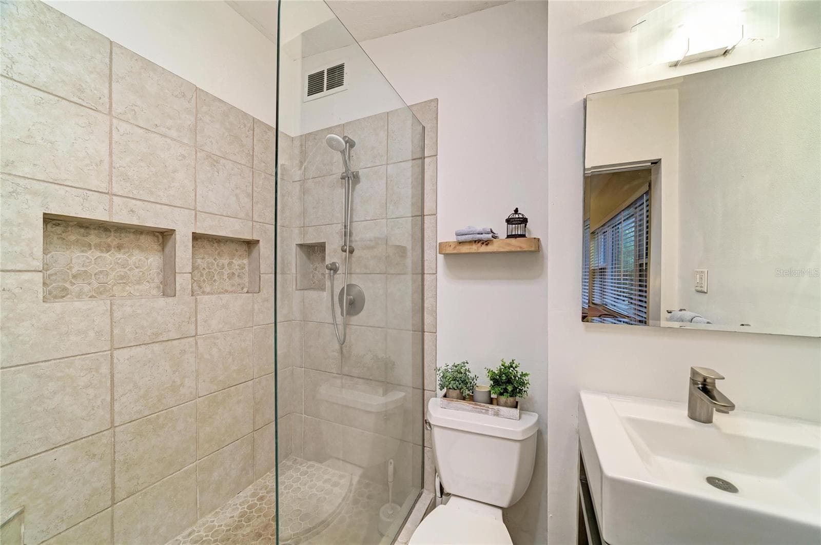 Single Family Residence at 126 HOLLY AVE, SARASOTA, photo 24 of 41