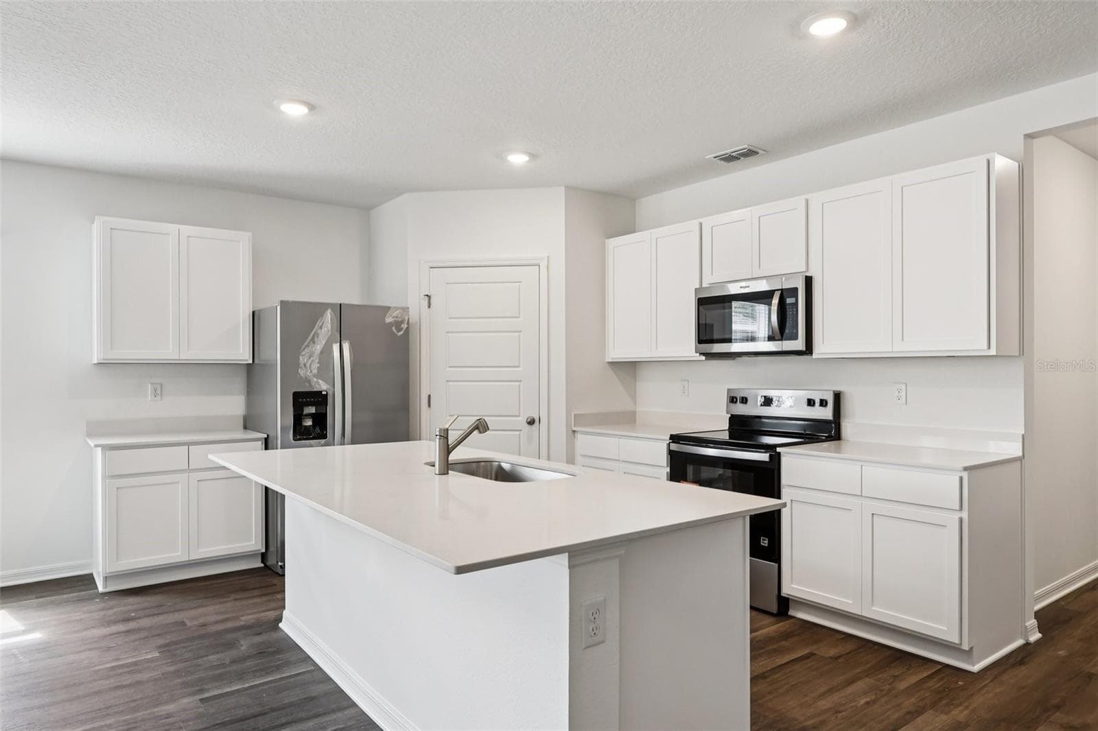 Single Family Residence at 1799 GRANDIOSE DR, LAKE HAMILTON, photo 12 of 32