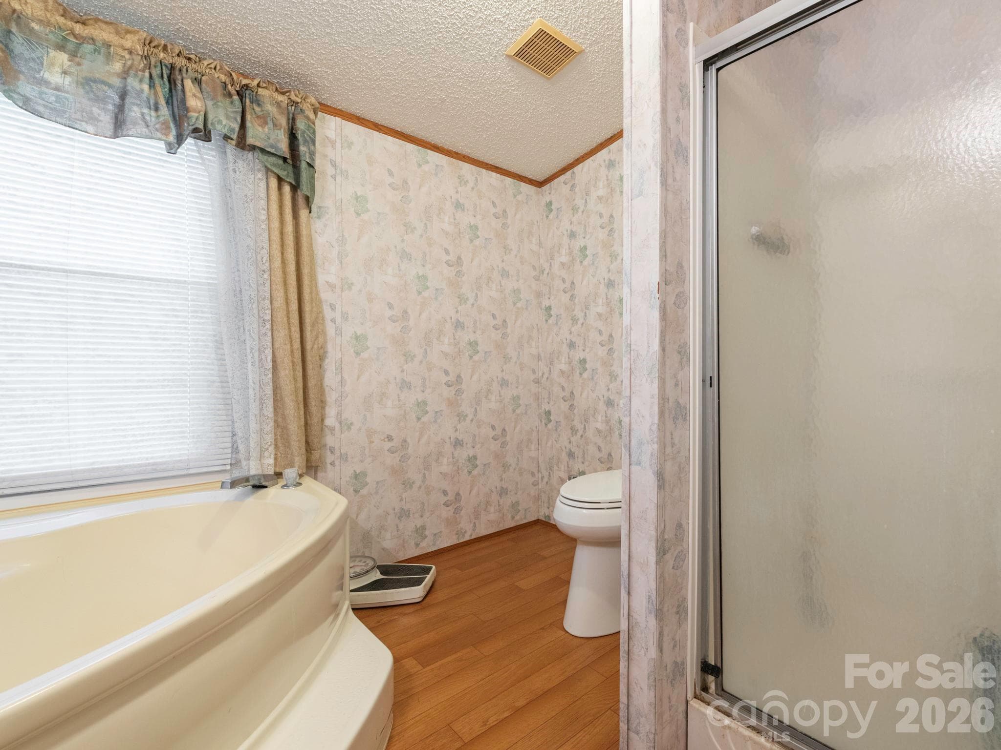 Primary Bathroom with soaking tub and separate shower - 2292 Thornwell Road, Lancaster