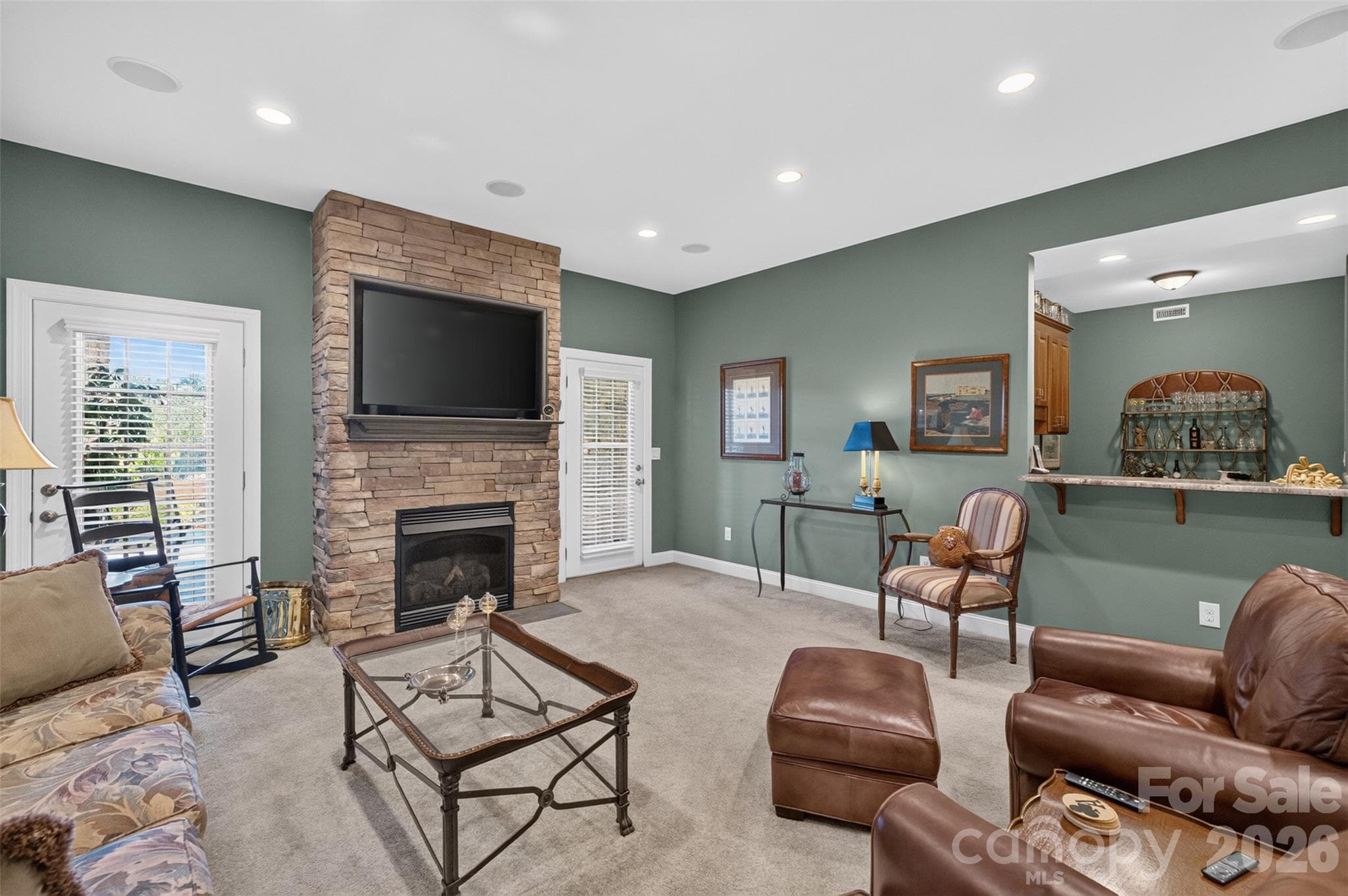Den - 76 Divot Court, Hickory