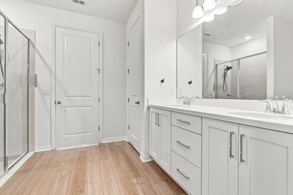 Owners' bath - 2378 GOLD DUST DR, MINNEOLA