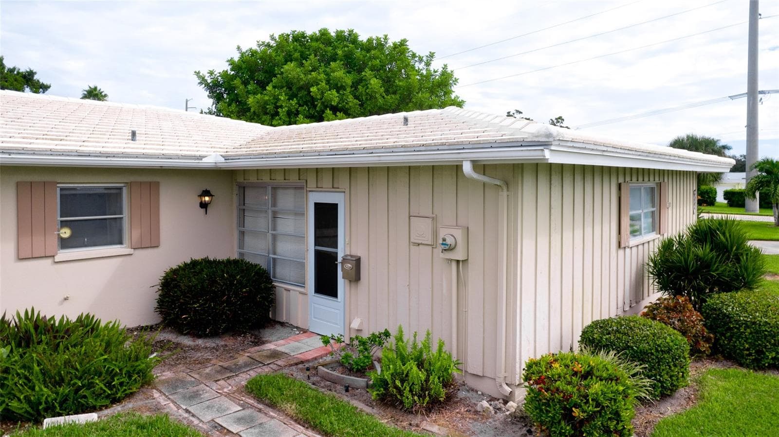One of 2 front entrances besides the garage - 7110 11TH AVE W, BRADENTON