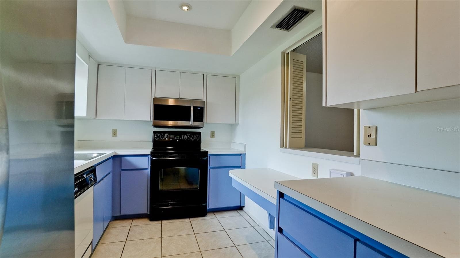 Great kitchen with plenty of cabinets & counter space - 7110 11TH AVE W, BRADENTON