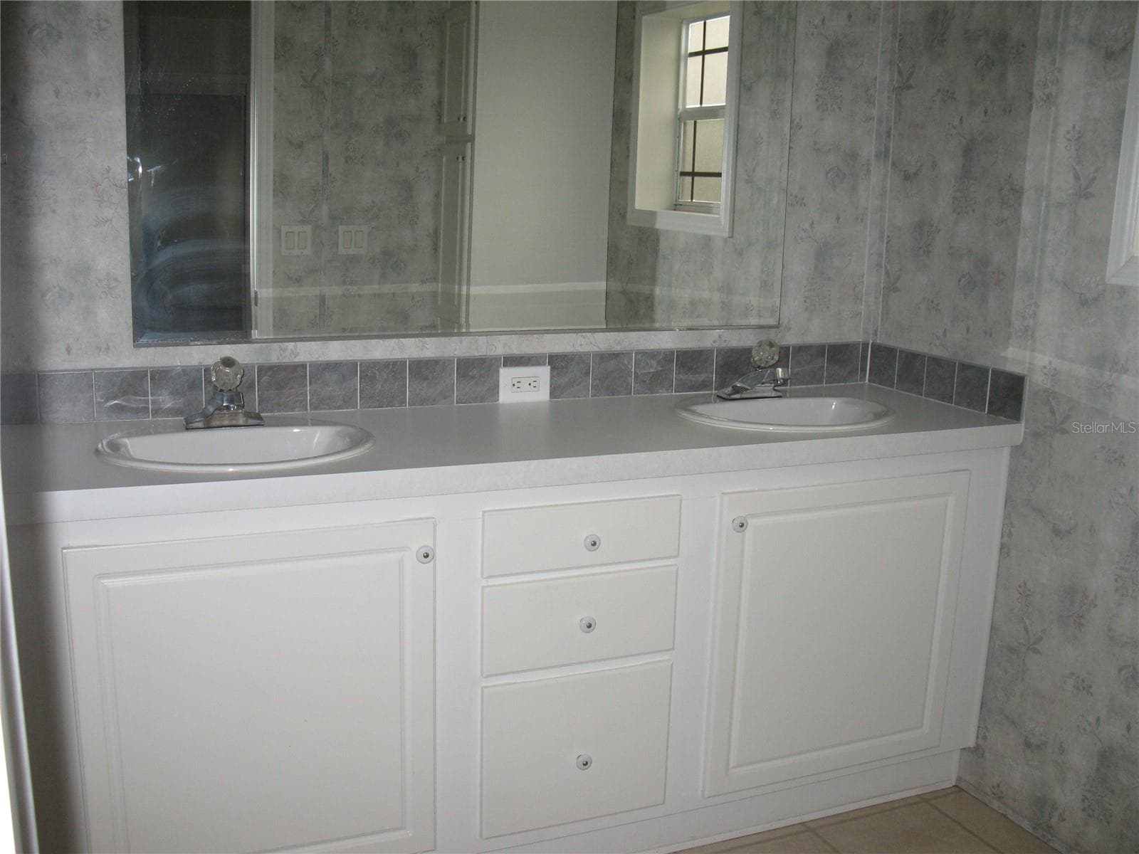 primary bath - 212 YORK COTTAGE DR, HAINES CITY