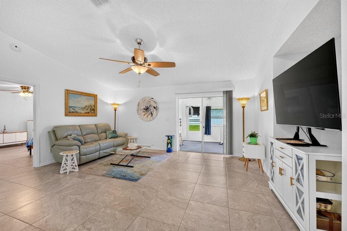 Single Family Residence at 2718 TAMARIND DR, EDGEWATER, photo 15 of 47