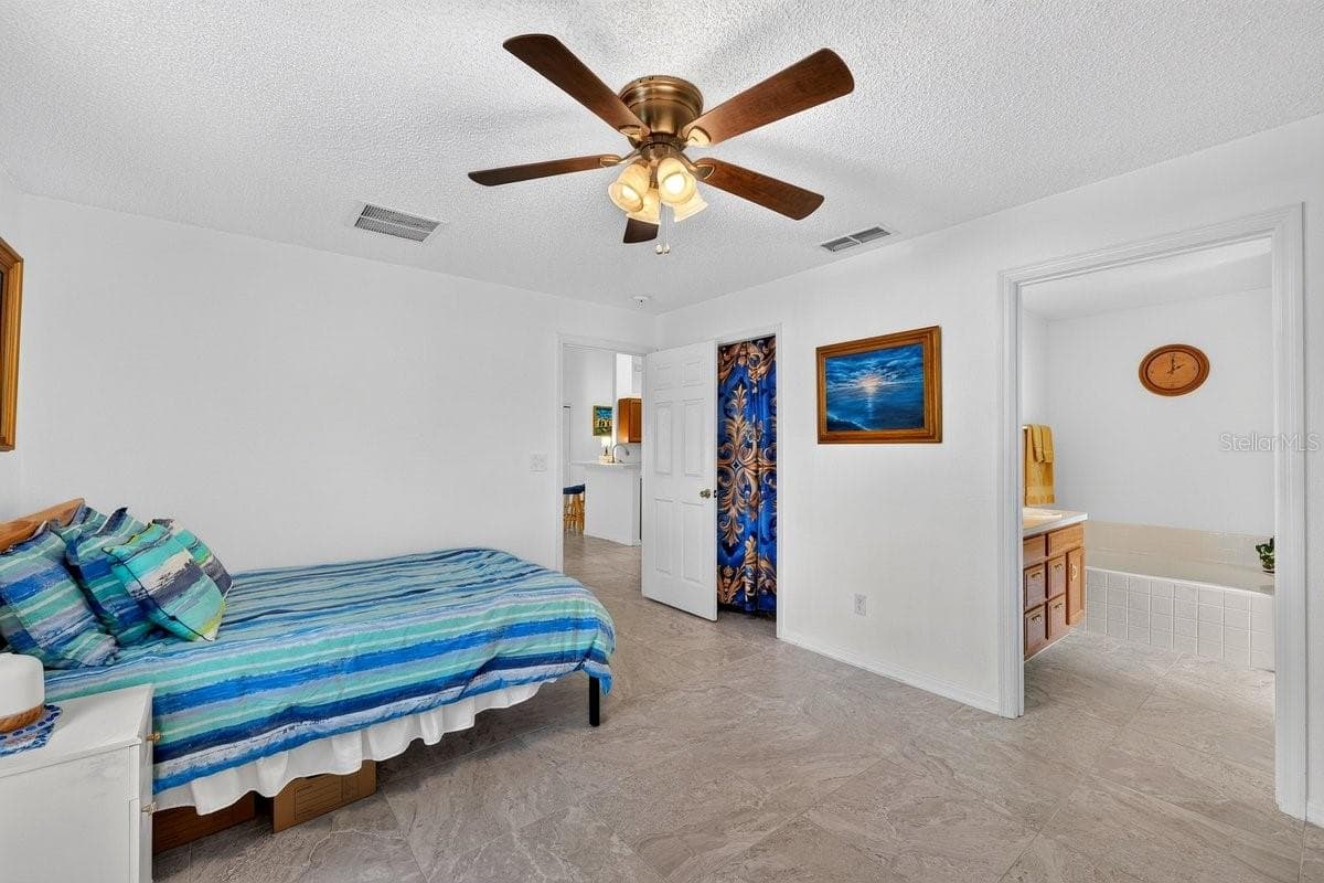 Single Family Residence at 2718 TAMARIND DR, EDGEWATER, photo 25 of 47