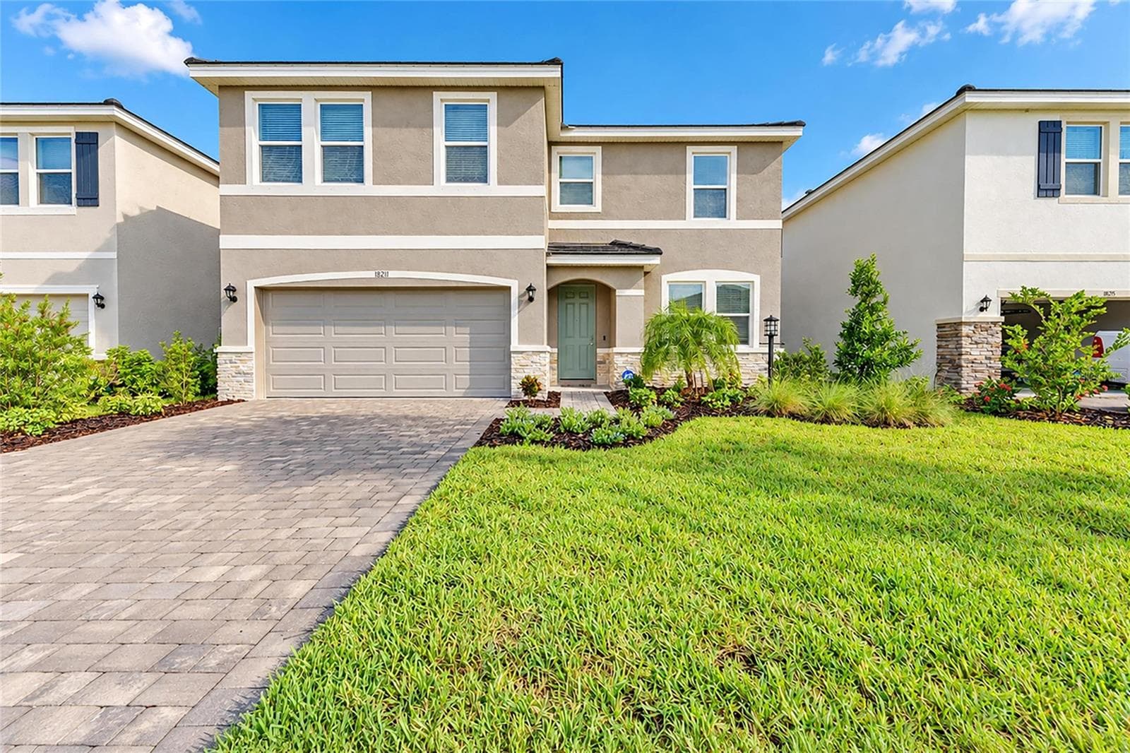 Single Family Residence at 18211 THISTLEBERRY PL, LAKEWOOD RANCH, photo 4 of 82