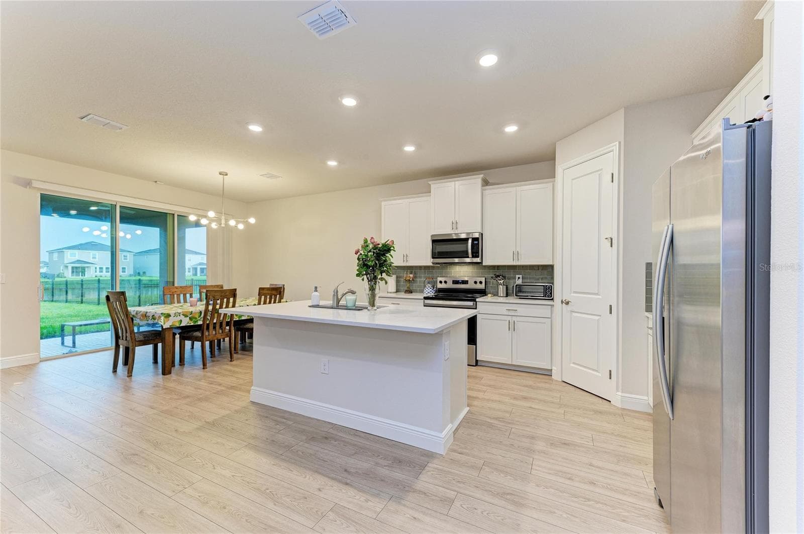 Single Family Residence at 18211 THISTLEBERRY PL, LAKEWOOD RANCH, photo 10 of 82