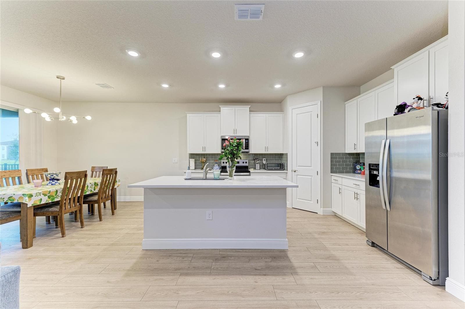Single Family Residence at 18211 THISTLEBERRY PL, LAKEWOOD RANCH, photo 11 of 82