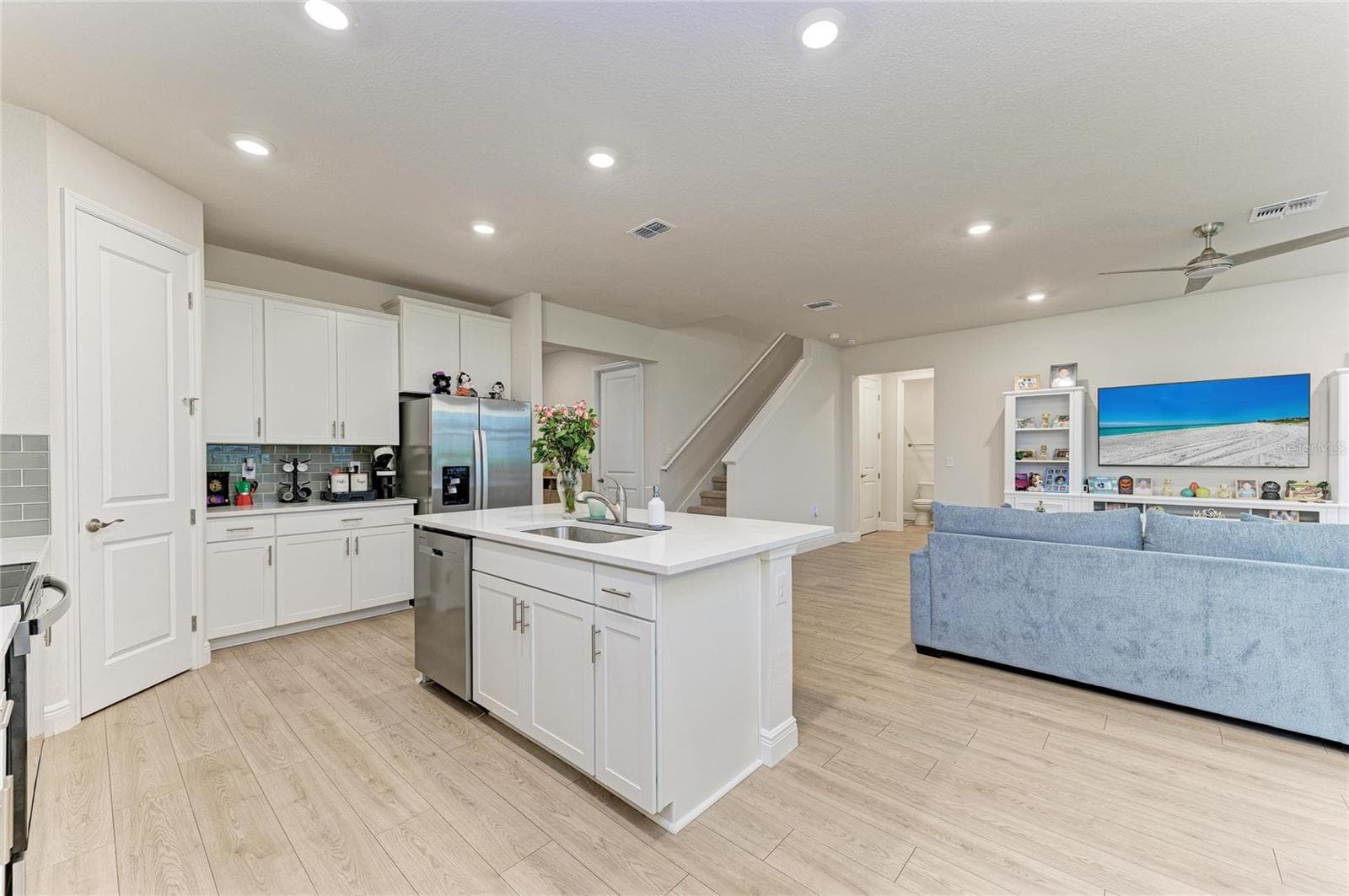 Single Family Residence at 18211 THISTLEBERRY PL, LAKEWOOD RANCH, photo 14 of 82