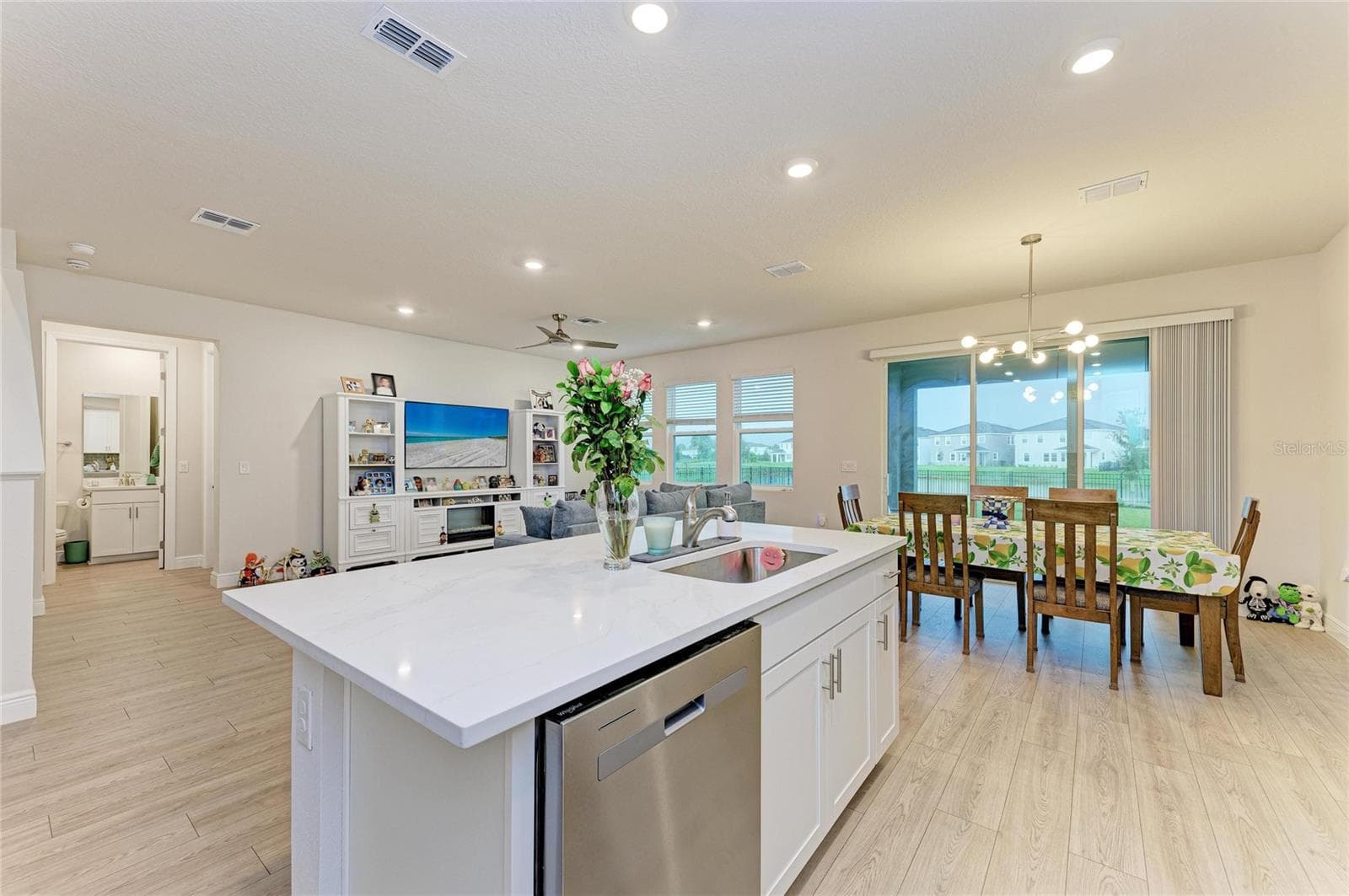 Single Family Residence at 18211 THISTLEBERRY PL, LAKEWOOD RANCH, photo 15 of 82