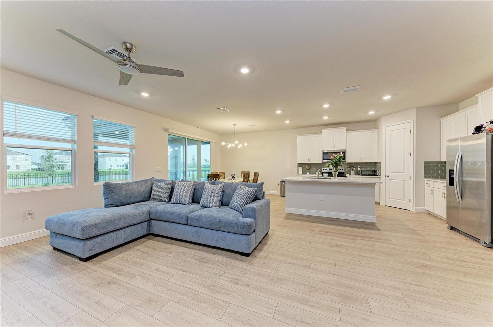 Single Family Residence at 18211 THISTLEBERRY PL, LAKEWOOD RANCH, photo 18 of 82