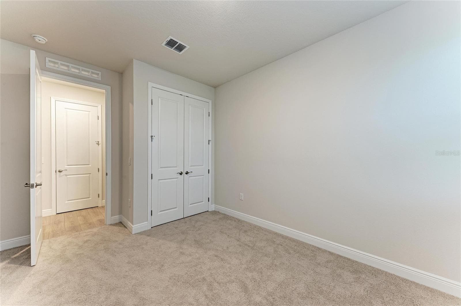 Single Family Residence at 18211 THISTLEBERRY PL, LAKEWOOD RANCH, photo 27 of 82