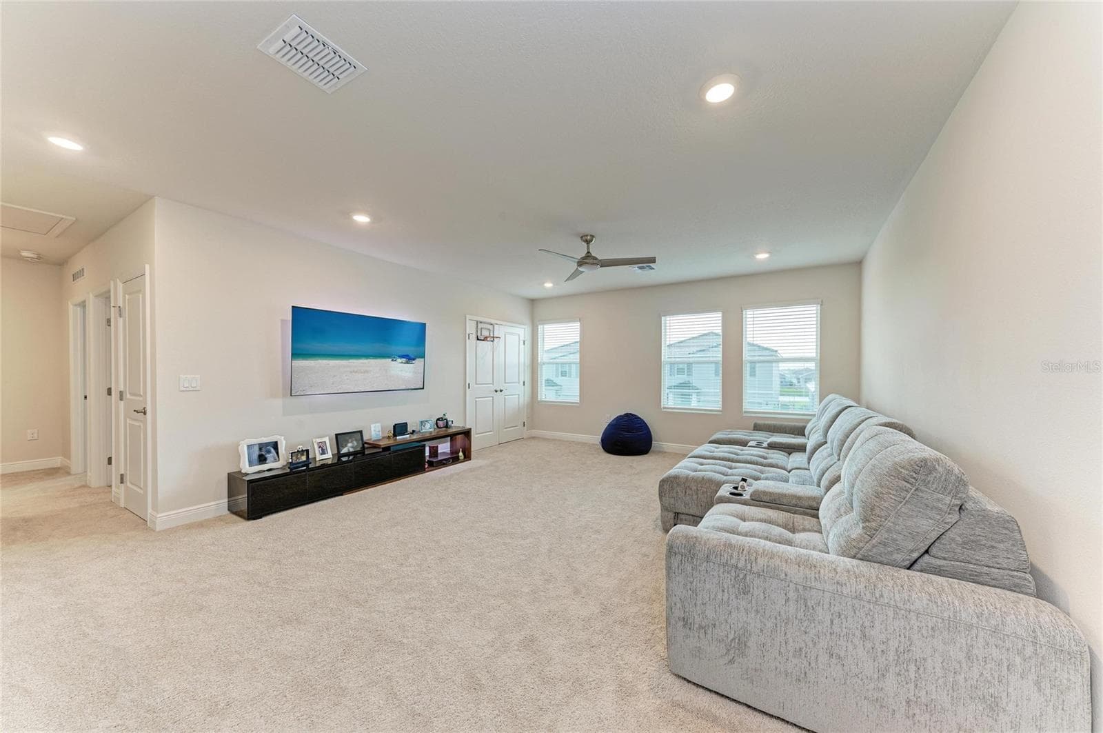 Single Family Residence at 18211 THISTLEBERRY PL, LAKEWOOD RANCH, photo 29 of 82