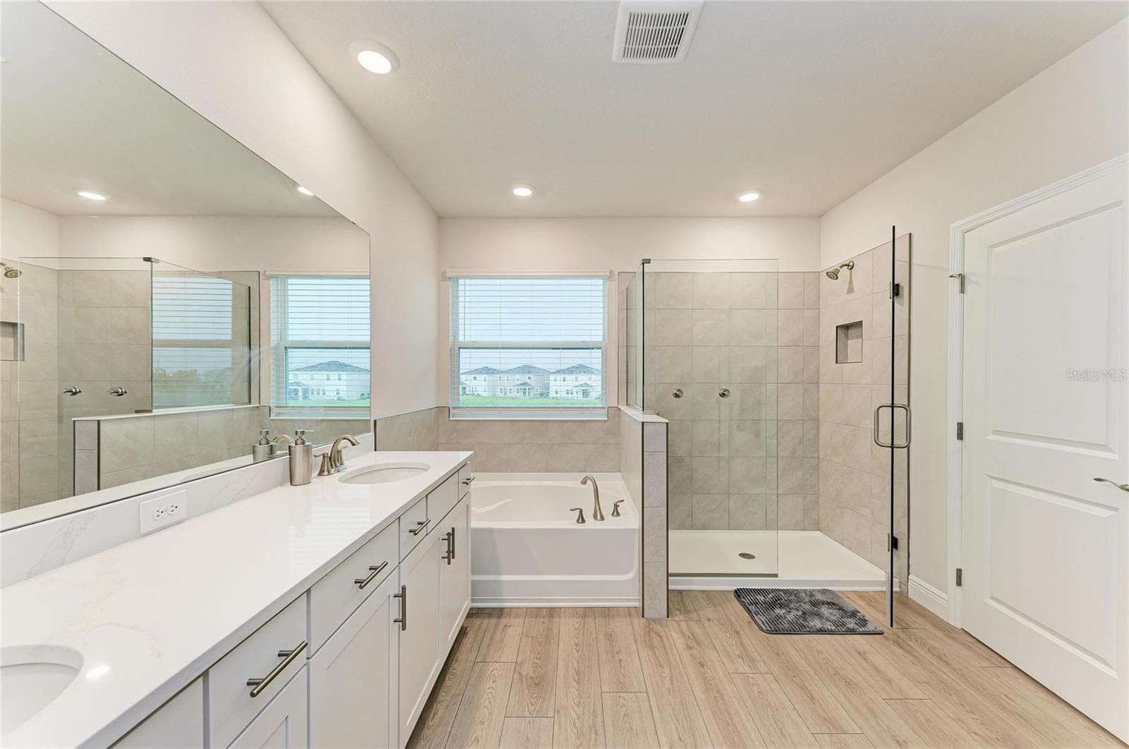 Single Family Residence at 18211 THISTLEBERRY PL, LAKEWOOD RANCH, photo 40 of 82