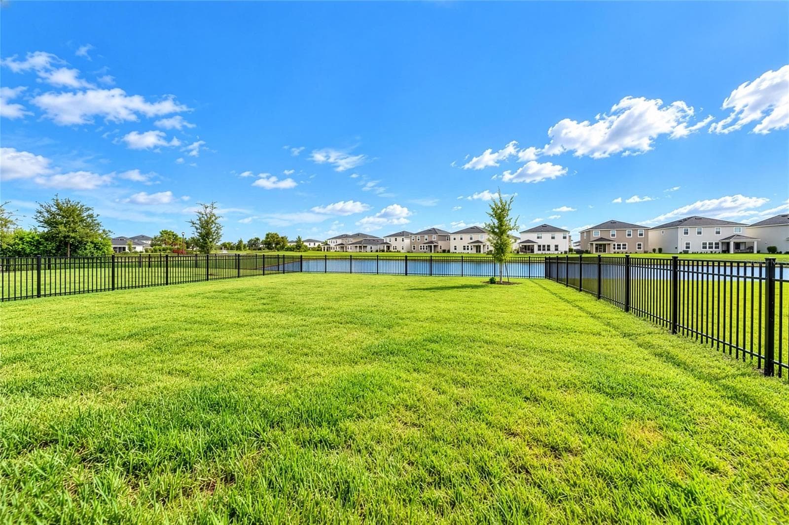 Single Family Residence at 18211 THISTLEBERRY PL, LAKEWOOD RANCH, photo 56 of 82