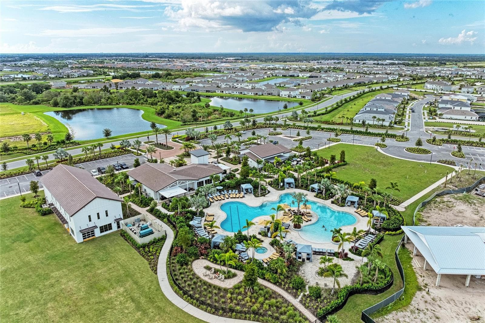 Single Family Residence at 18211 THISTLEBERRY PL, LAKEWOOD RANCH, photo 63 of 82