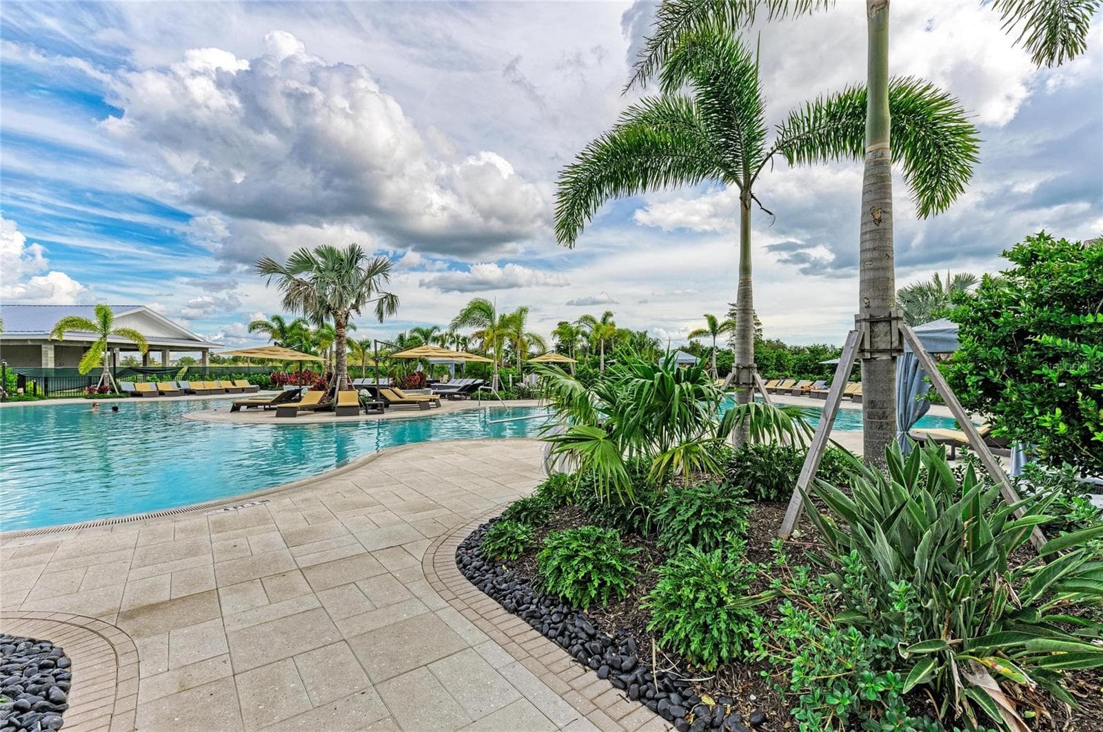Single Family Residence at 18211 THISTLEBERRY PL, LAKEWOOD RANCH, photo 73 of 82